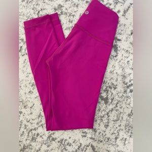 Lululemon Wunder Train High-Rise Tight 25"
Ripened Raspberry size 2